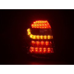Jeu de feux arrière à LED BMW Série 1 E87 / E81 3/5 portes. 04-07 rouge / noir 