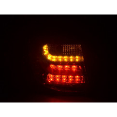 Jeu de feux arrière à LED BMW Série 1 E87 / E81 3/5 portes. 04-07 rouge / noir 